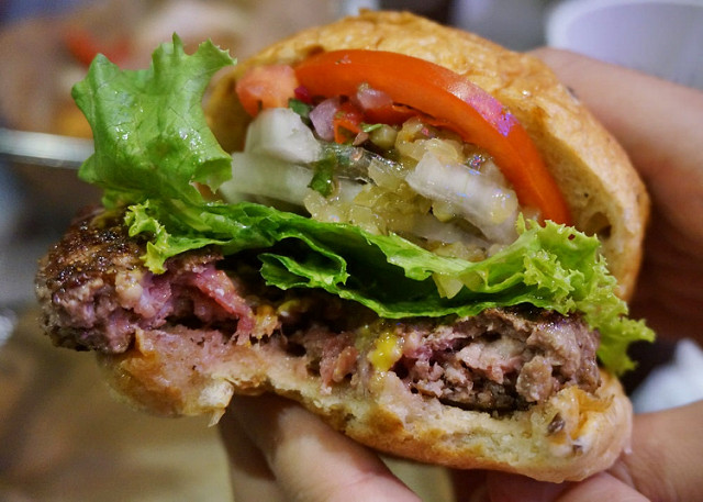 [台北]奢侈美味!吮指鴨肝心臟病堡-Burger Ray個性漢堡 @美食好芃友