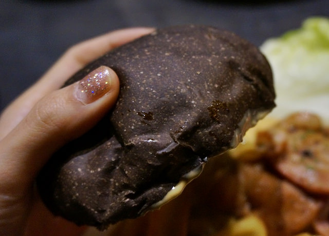 [高雄]創新巧克力漢堡!?美味手打漢堡肉-布雷克漢堡Black Hamburger @美食好芃友