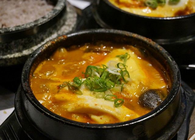 [高雄]來自首爾的滑嫩豆腐煲-玉豆腐韓國料理 @美食好芃友