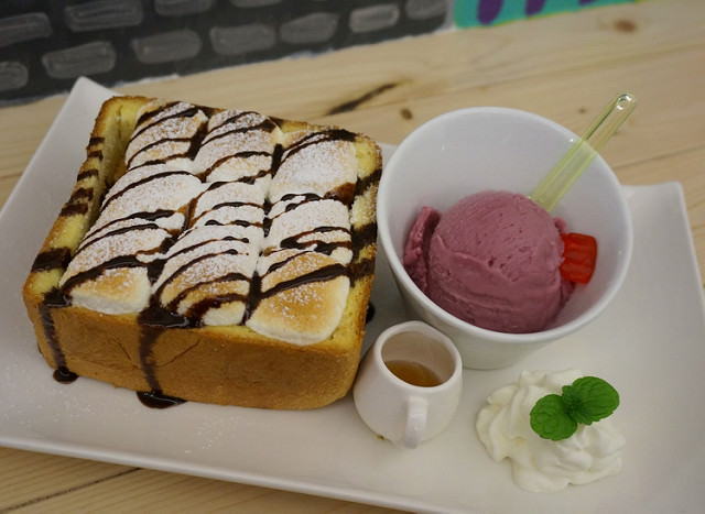 [台南]童話小店裡草莓鬆餅與雲朵吐司的大大滿足-小象樹義式冰淇淋 @美食好芃友